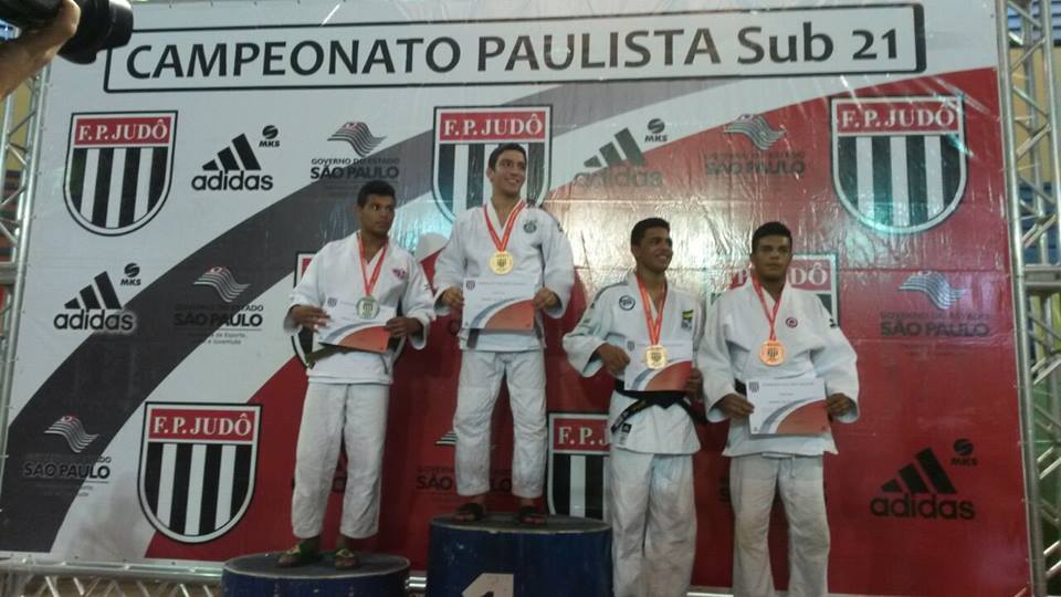 Judoca de Rio Preto Vitor Torrente fica com título